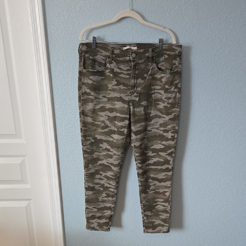 LEVI'S #720 High Rise Super Skinny n Camouflage Olive Print Sz 33"